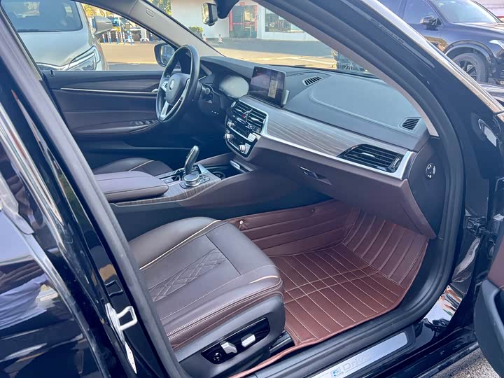 BMW 5 Series xin neng yuan 2019 gai 530Le hao hua tao zhuang