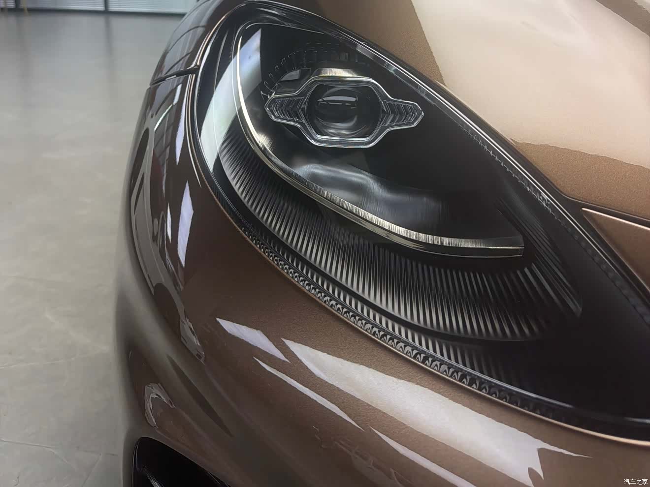 Aston Martin DBX, 2025 4