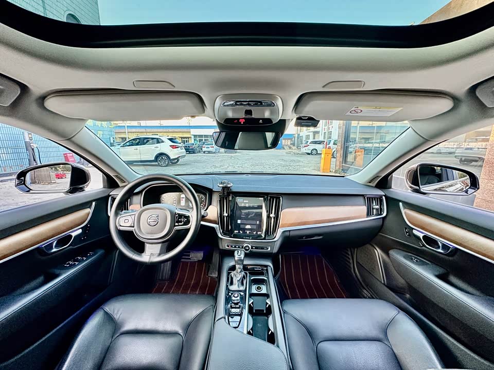 Volvo S90