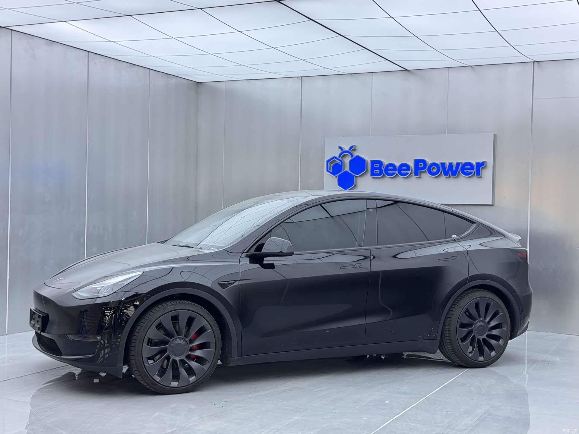 Tesla Model Y, 2023 4