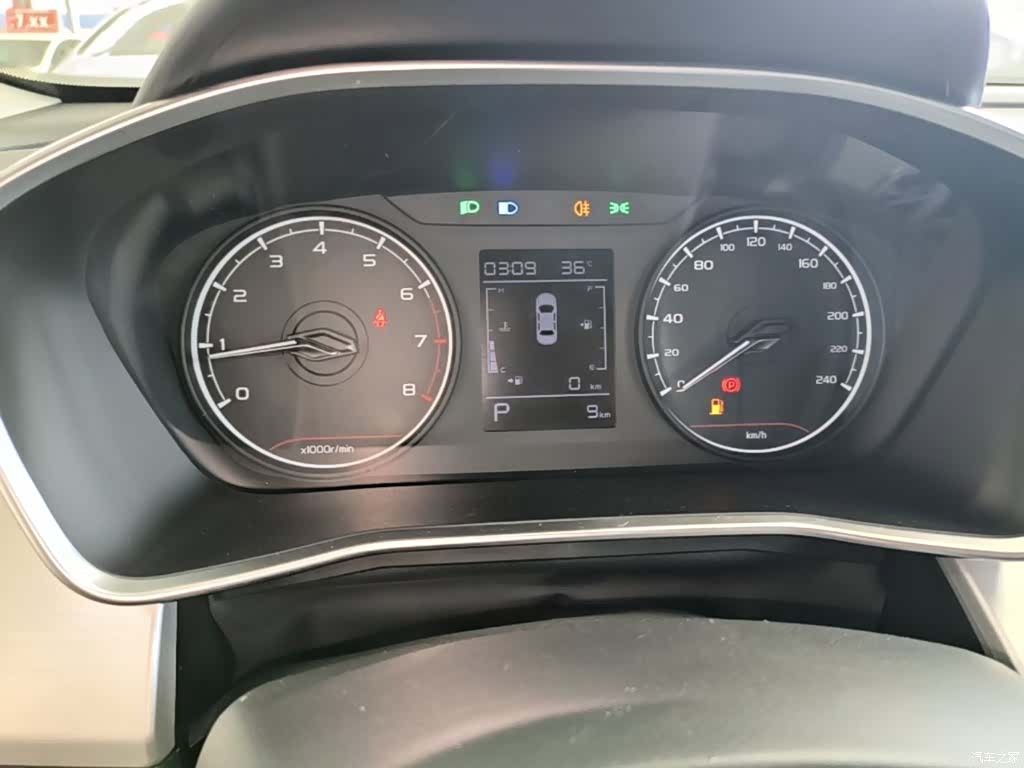 Geely Coolray, 2026 12