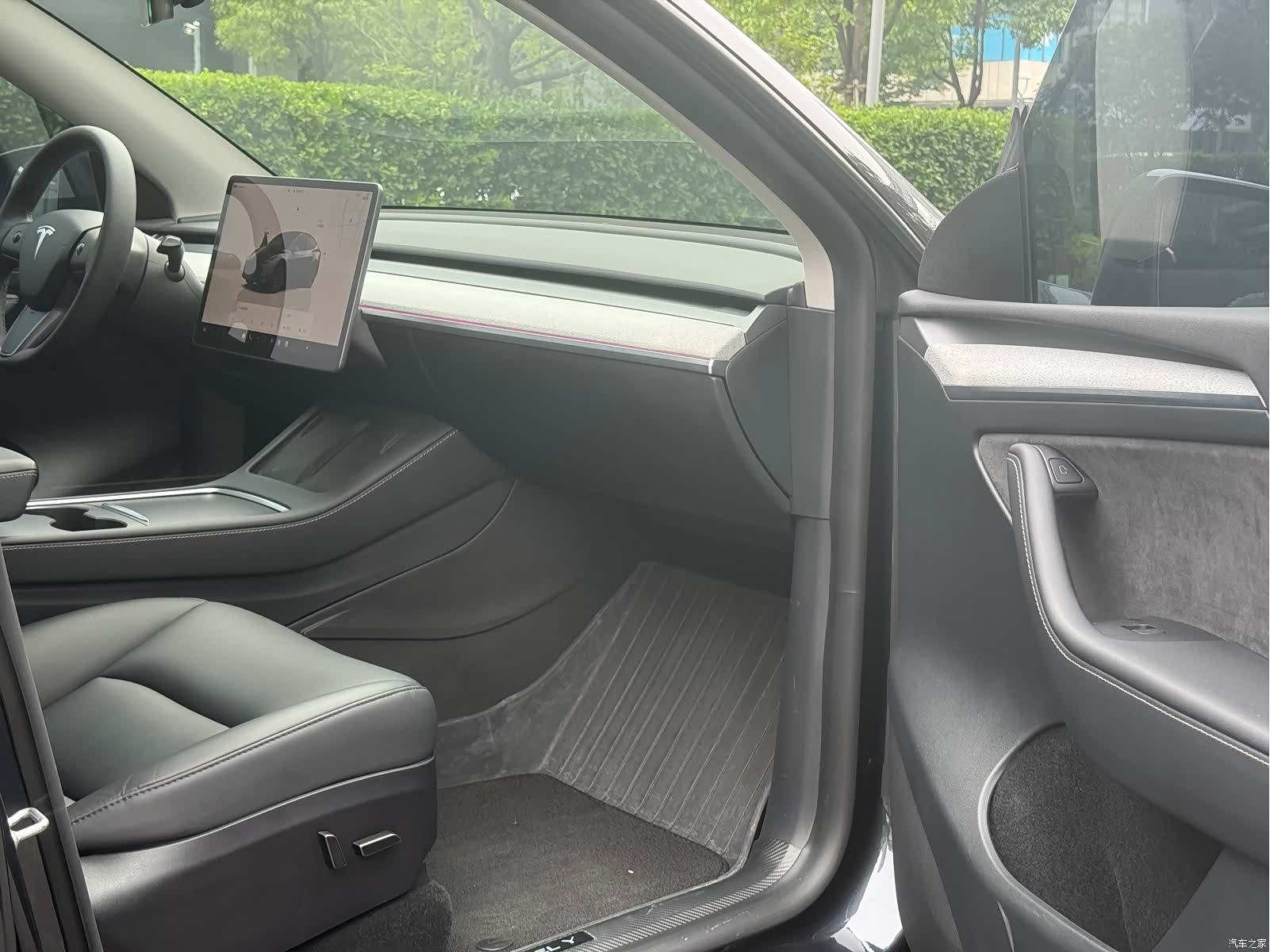 Tesla Model Y, 2024 21