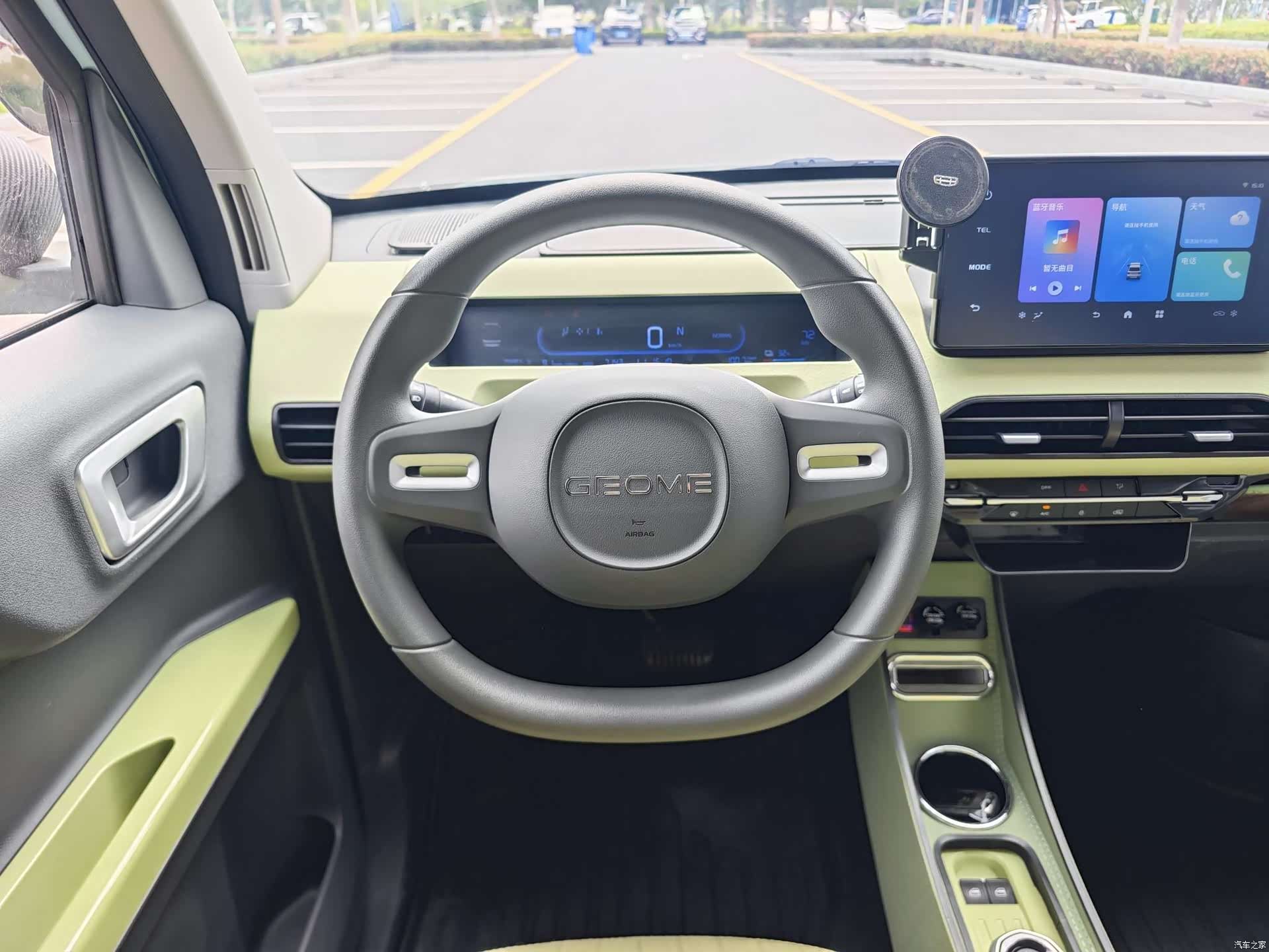 Geely Panda, 2025 11