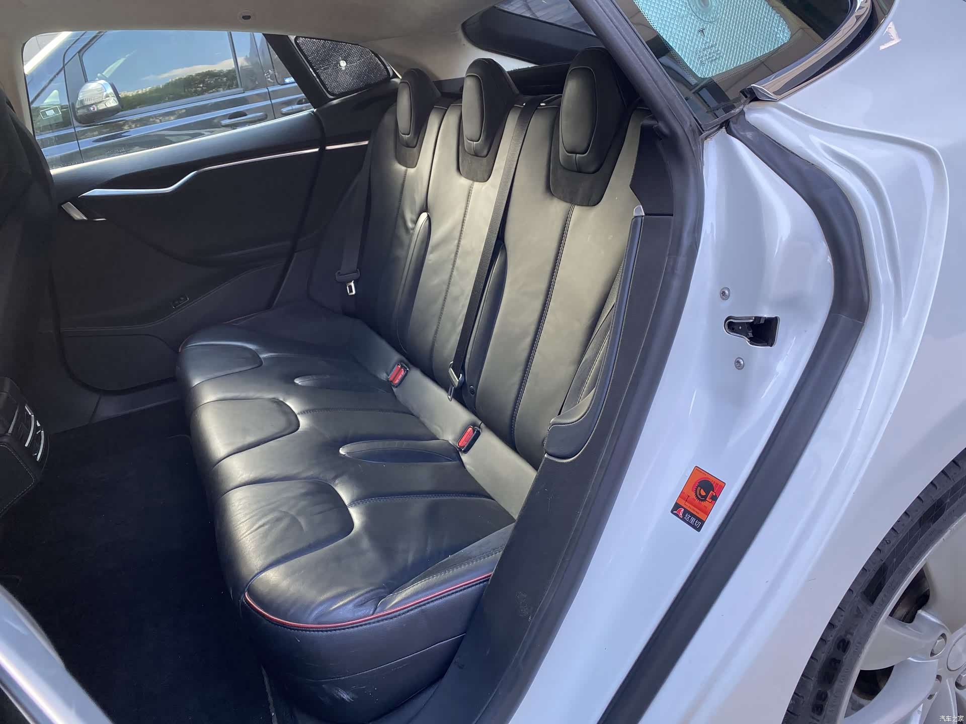 Tesla Model S, 2015 12