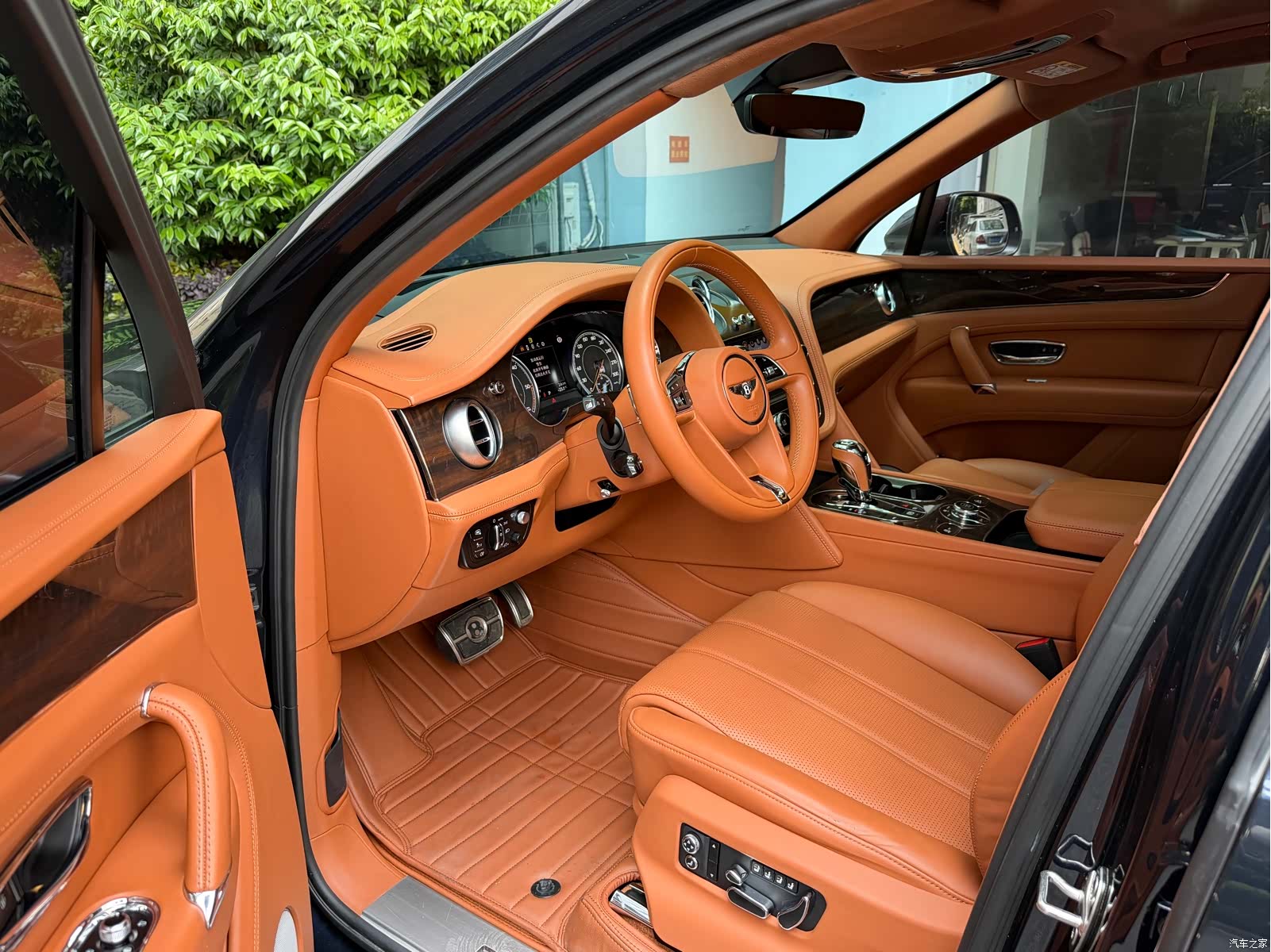 Bentley Bentayga, 2018 все фото