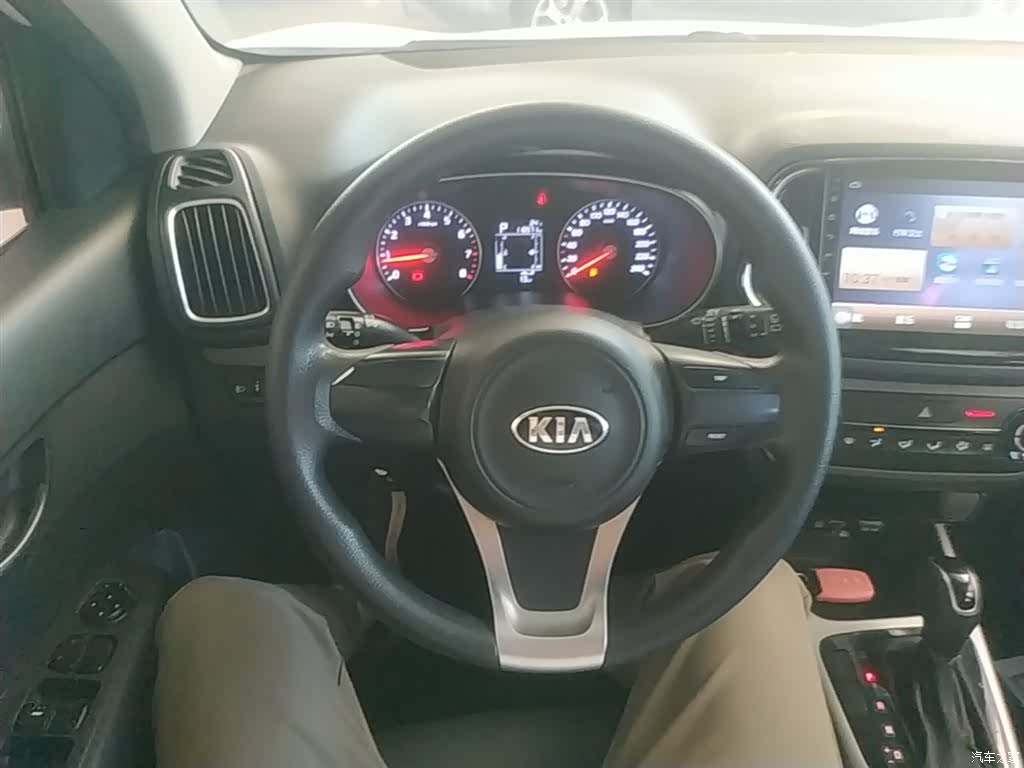 Kia KX3, 2017 11