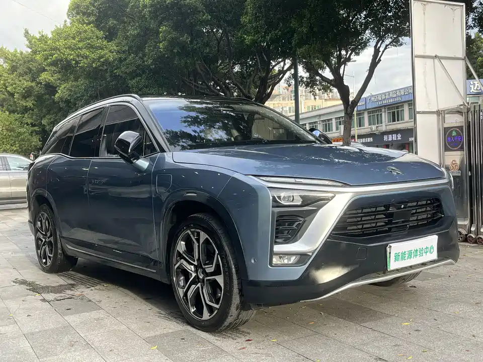 NIO ES8