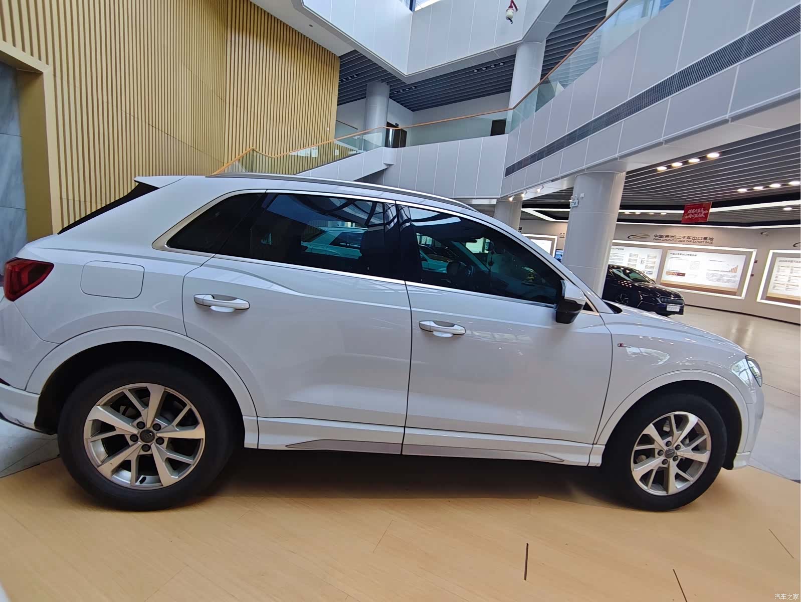 Audi Q3, 2019 8