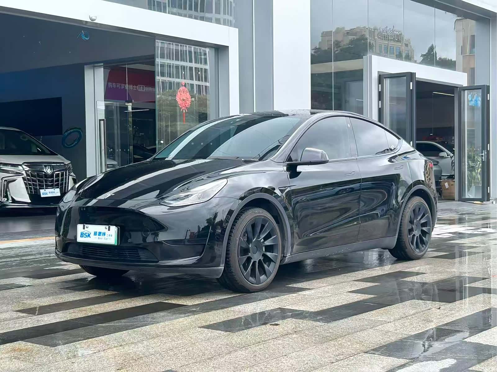 Tesla Model Y, 2023 1