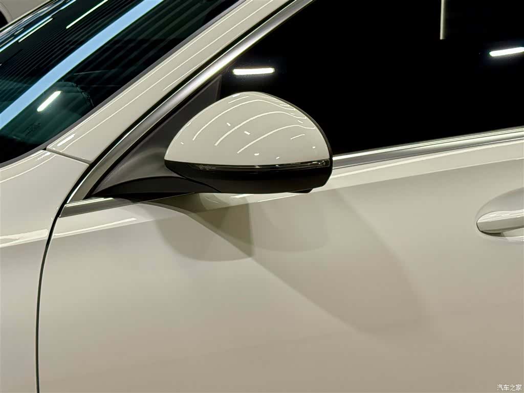 Mercedes-Benz C-Class, 2023 13