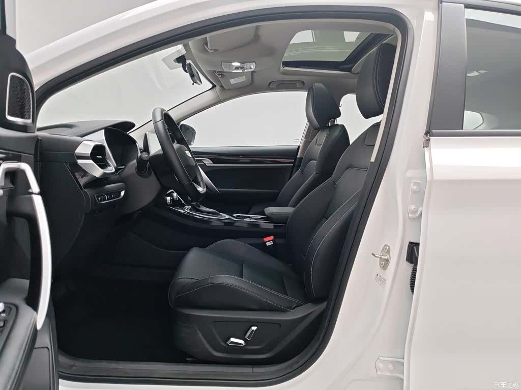 Geely Coolray, 2025 10