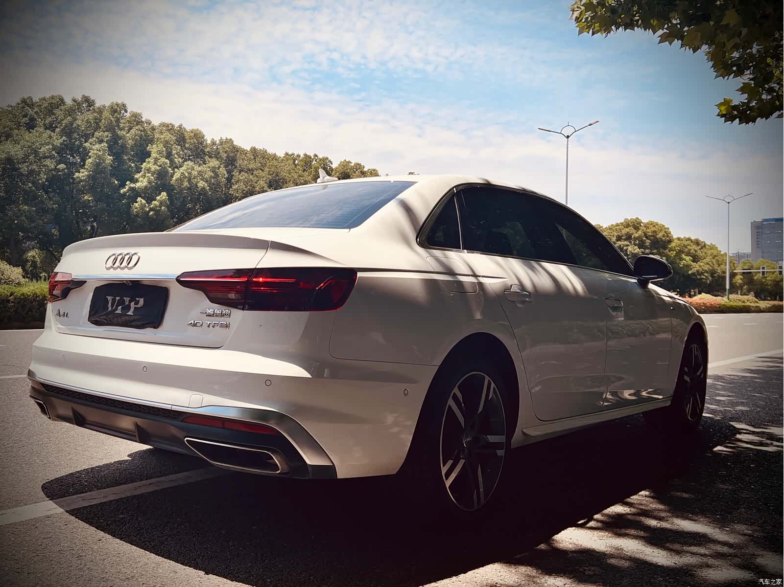 Audi A4L, 2021 все фото