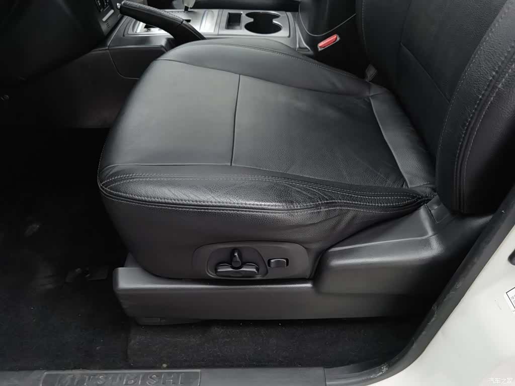 Mitsubishi Pajero, 2015 20