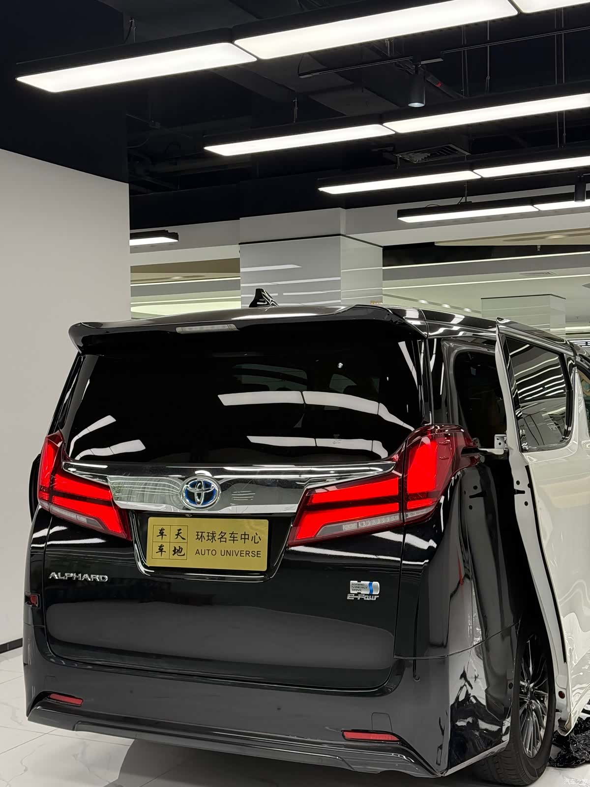 Toyota Alphard, 2023 20