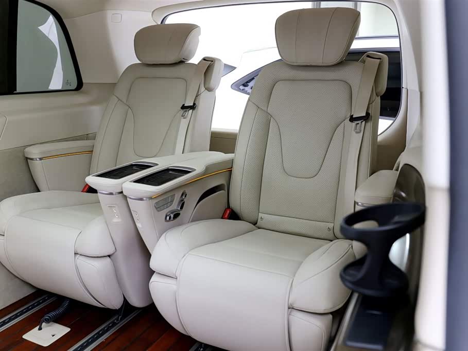 Mercedes-Benz V-class