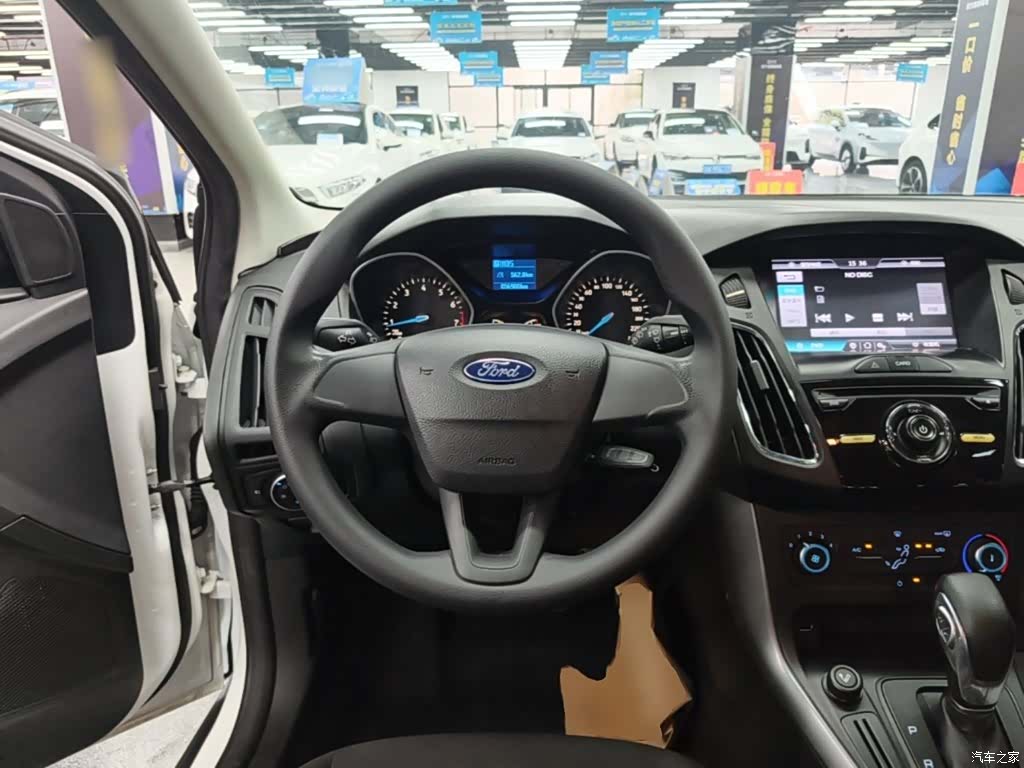 Ford Focus, 2015 11