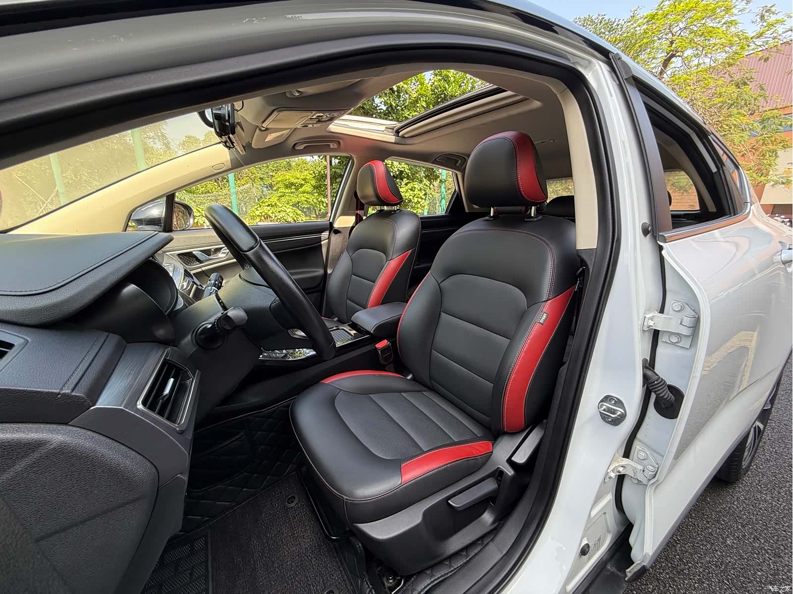 Geely Emgrand, 2021 9