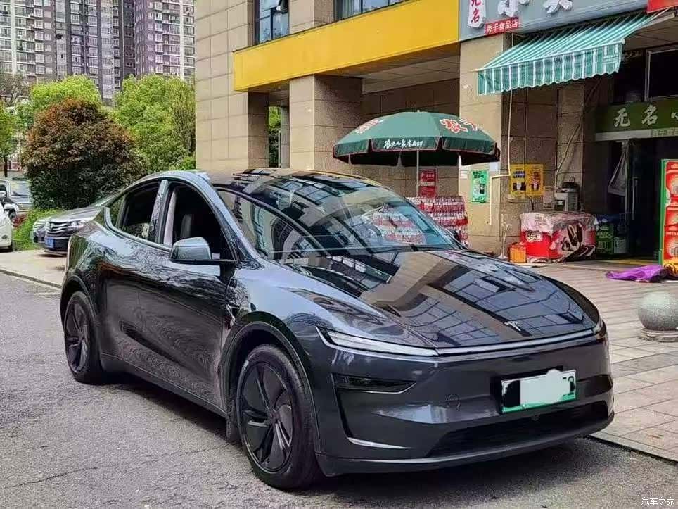 Tesla Model Y, 2025 3