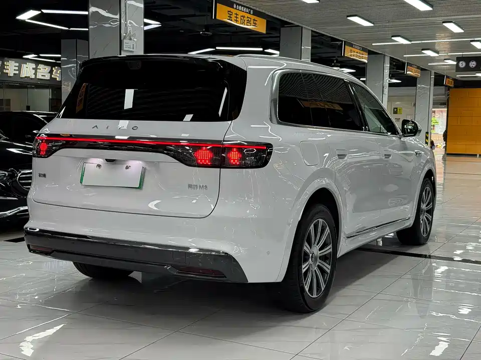 AITO Ask the world M8