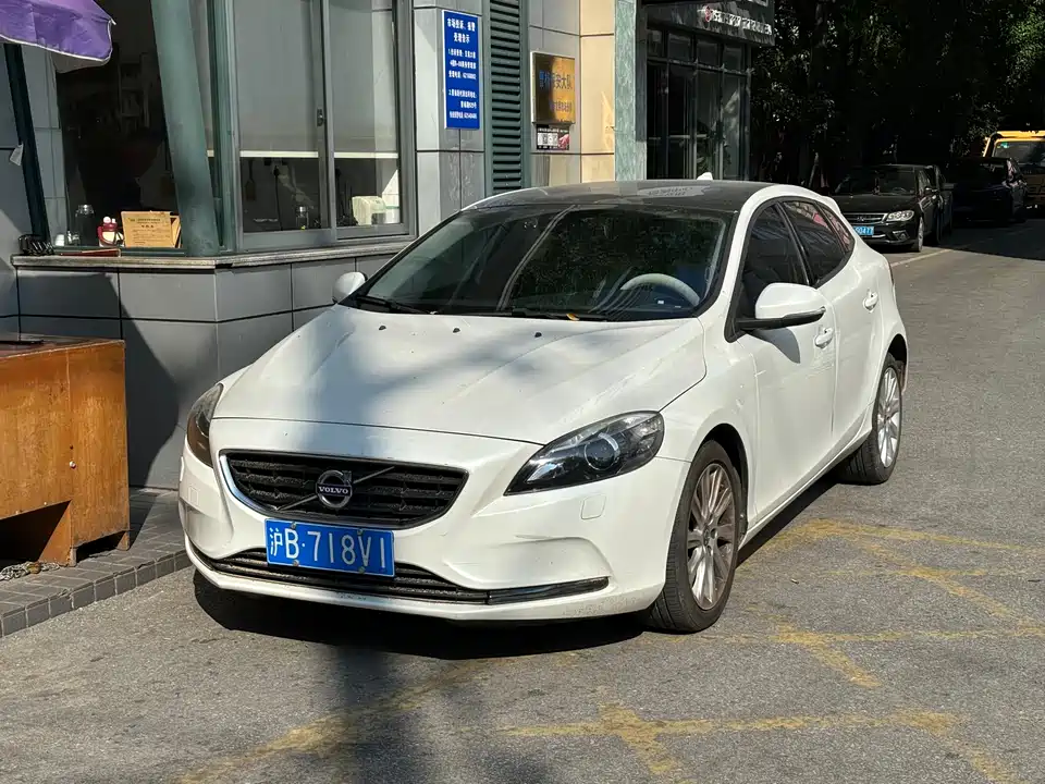 Volvo V40