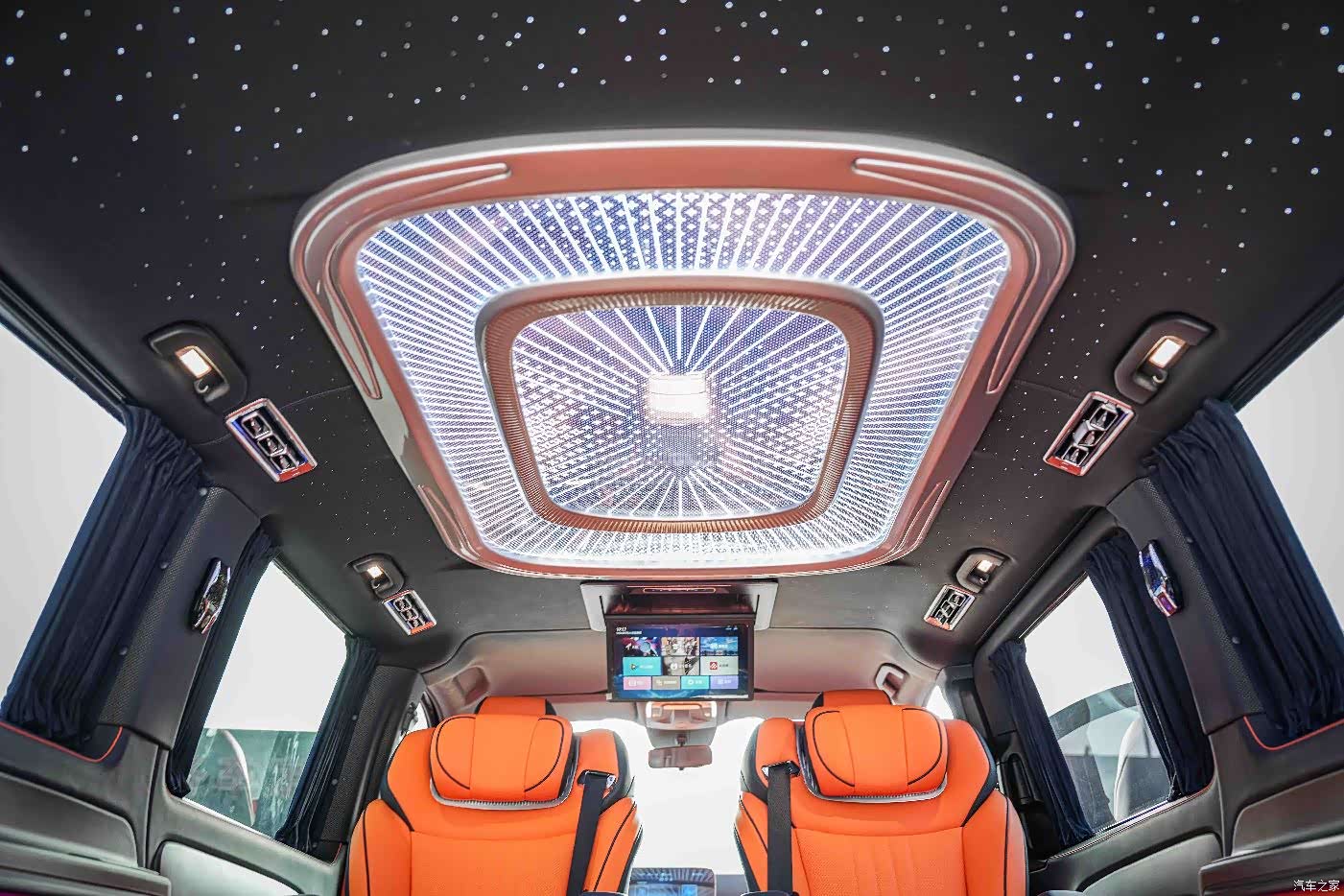 Mercedes-Benz 7, 2022 14