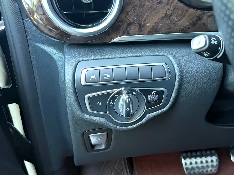 Mercedes-Benz V-class