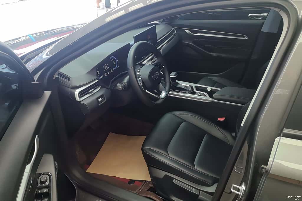 Geely Emgrand, 2025 9