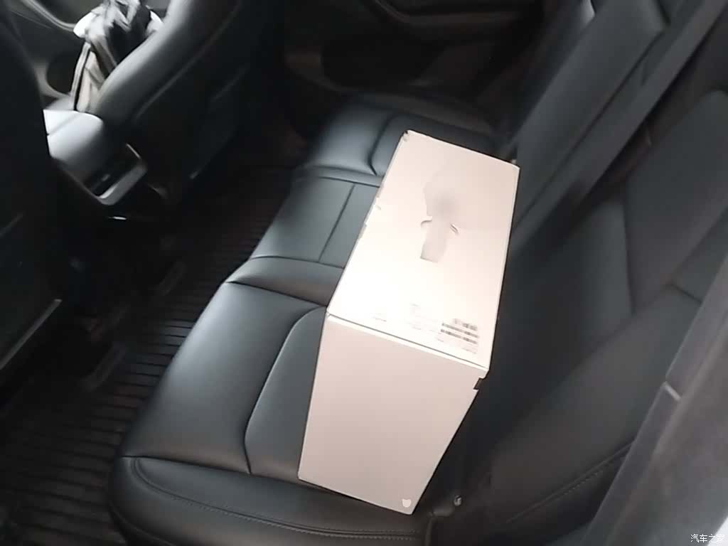Tesla Model Y, 2024 17