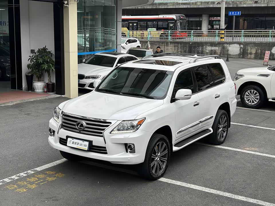 Lexus LX