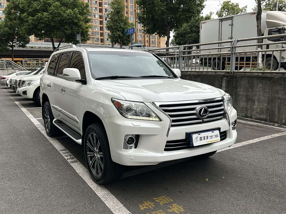 Lexus LX