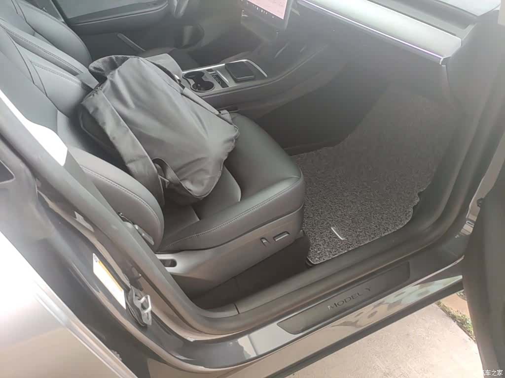 Tesla Model Y, 2024 4