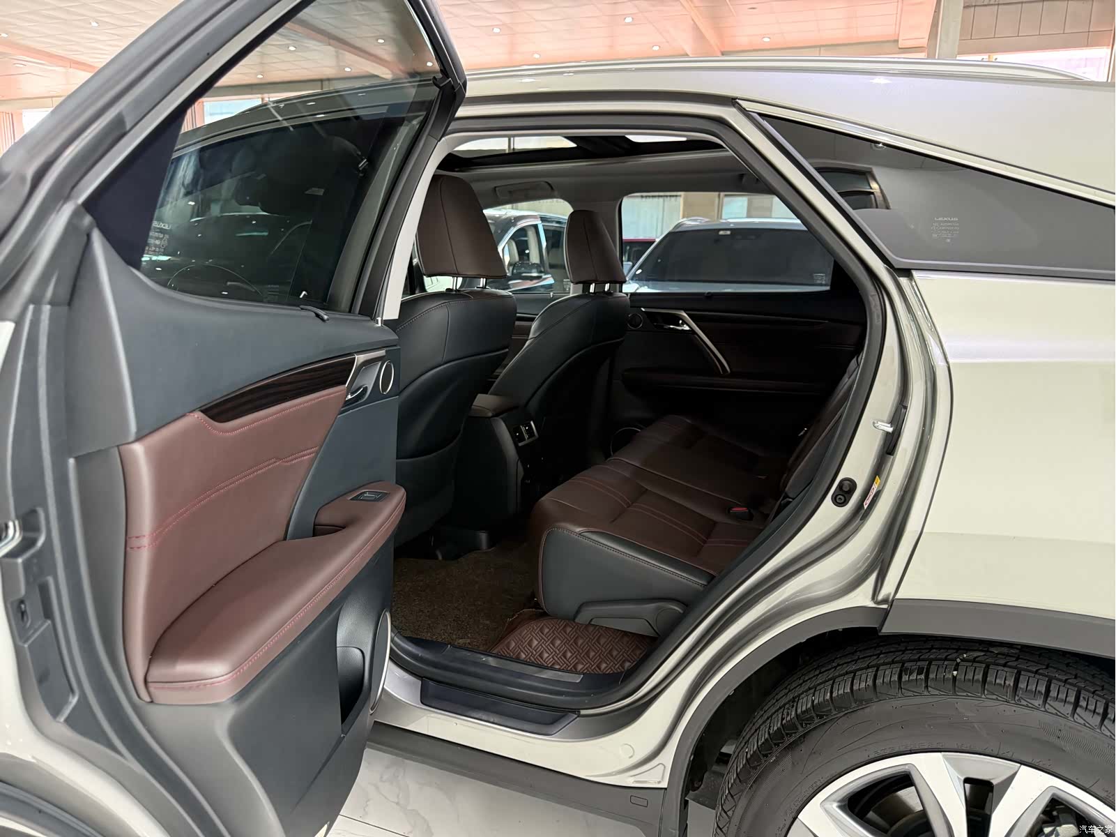 Lexus RX, 2019 7