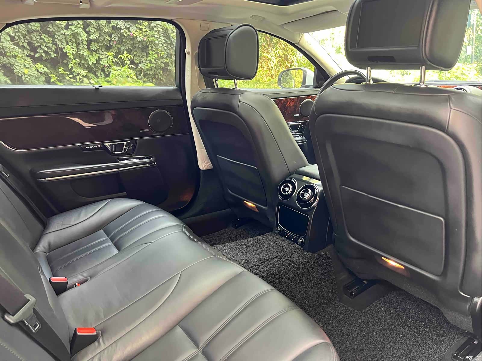 Jaguar XJ, 2015 11