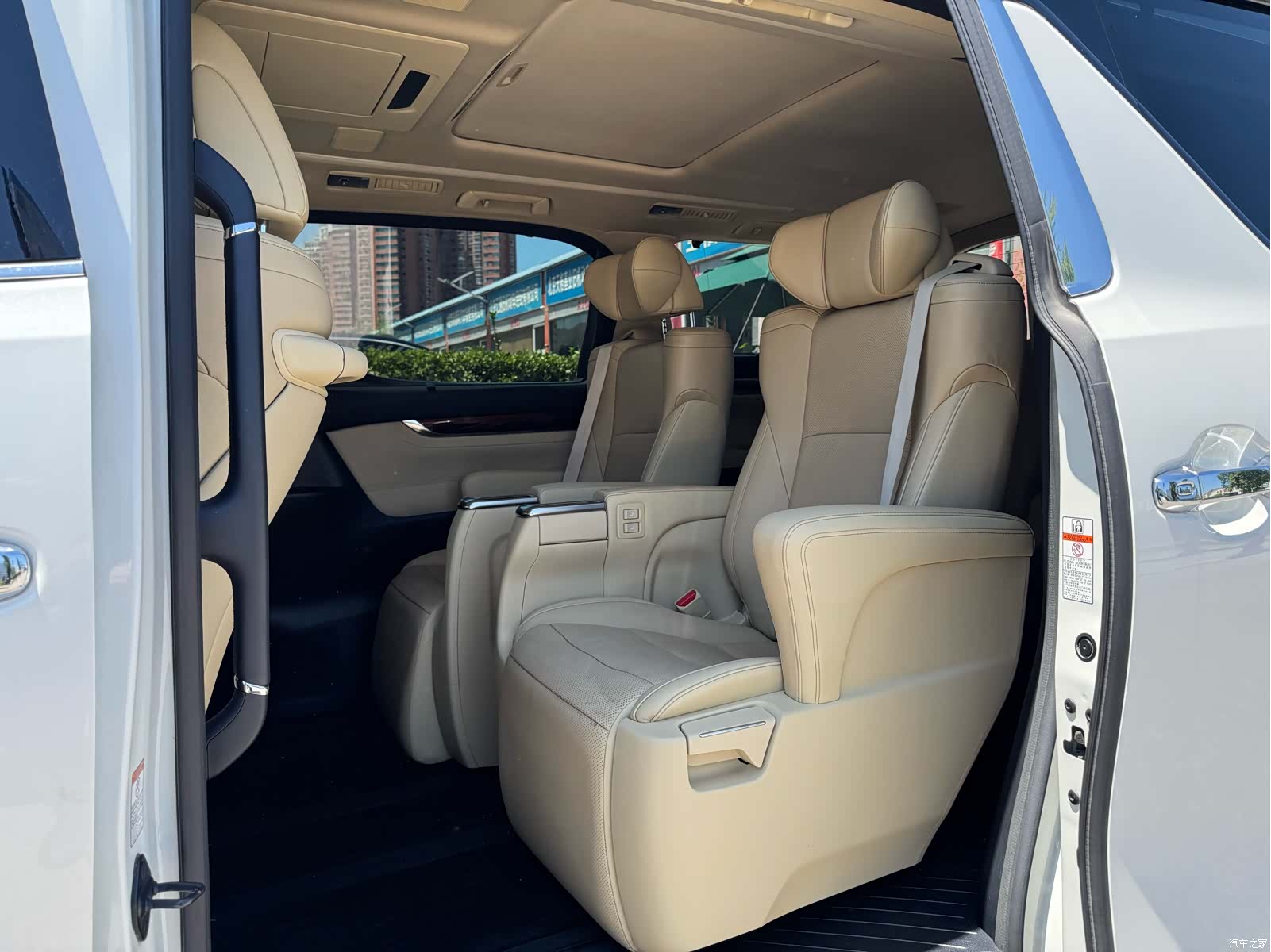 Toyota Alphard, 2015 12