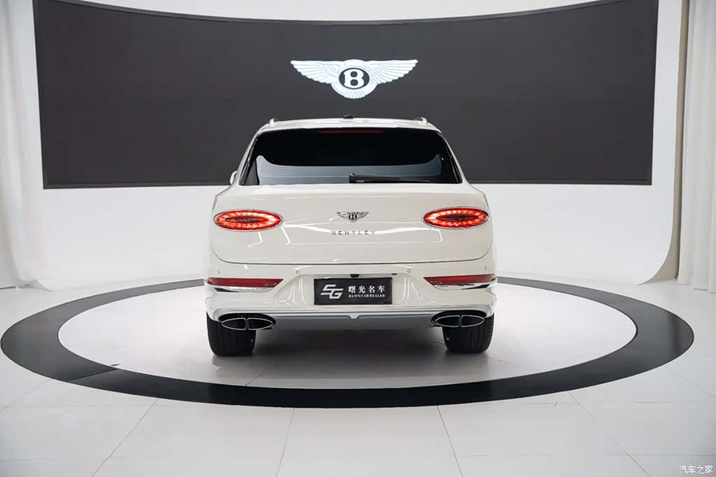 Bentley Bentayga, 2023 все фото