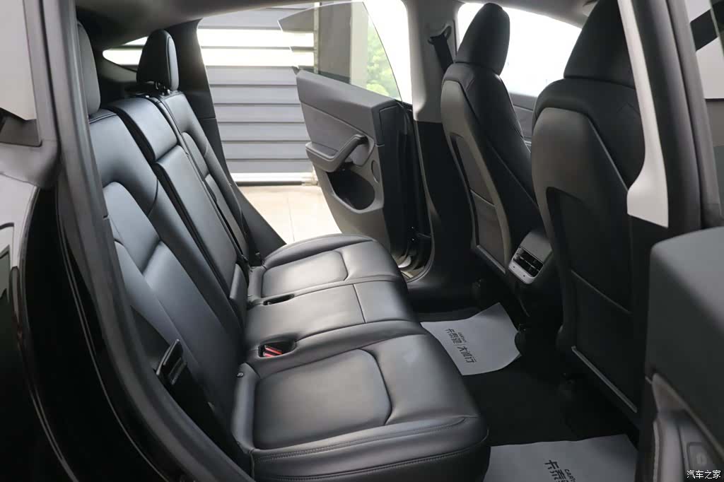 Tesla Model Y, 2024 23