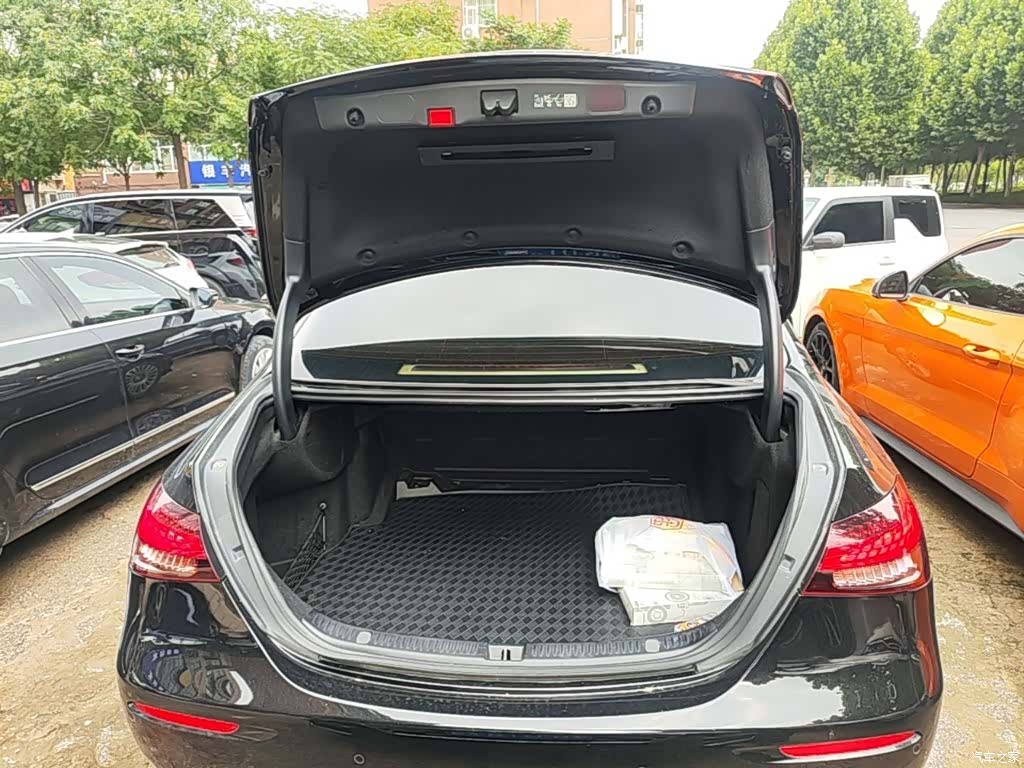 Mercedes-Benz E-Class, 2023 19
