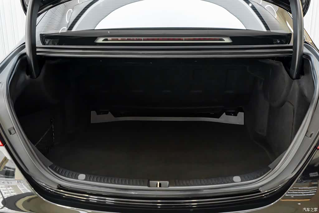 Mercedes-Benz E-Class, 2023 9