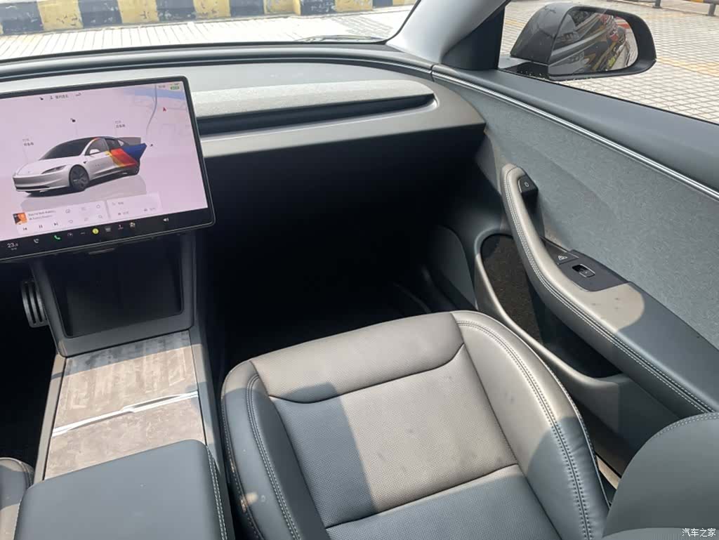 Tesla Model 3, 2025 18
