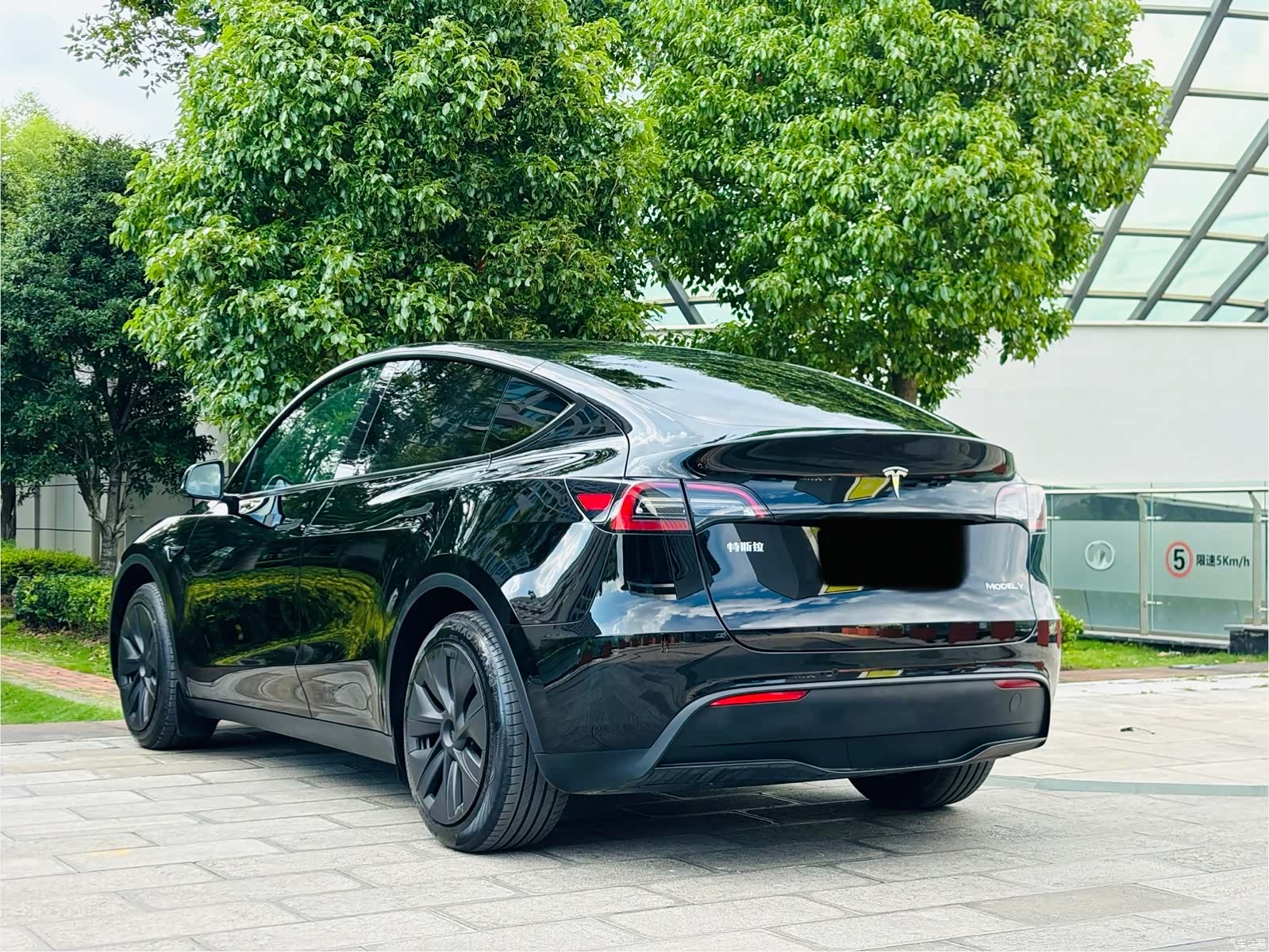 Tesla Model Y, 2024 20