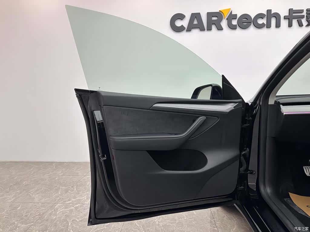 Tesla Model Y, 2023 15