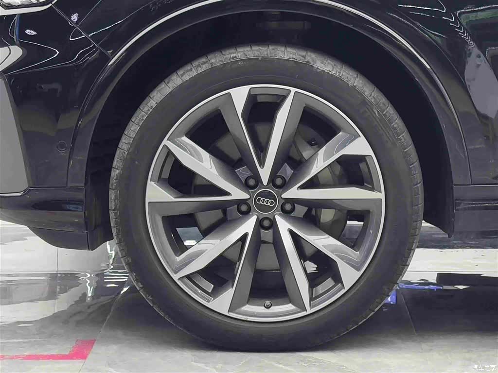 Audi Q7, 2023 4