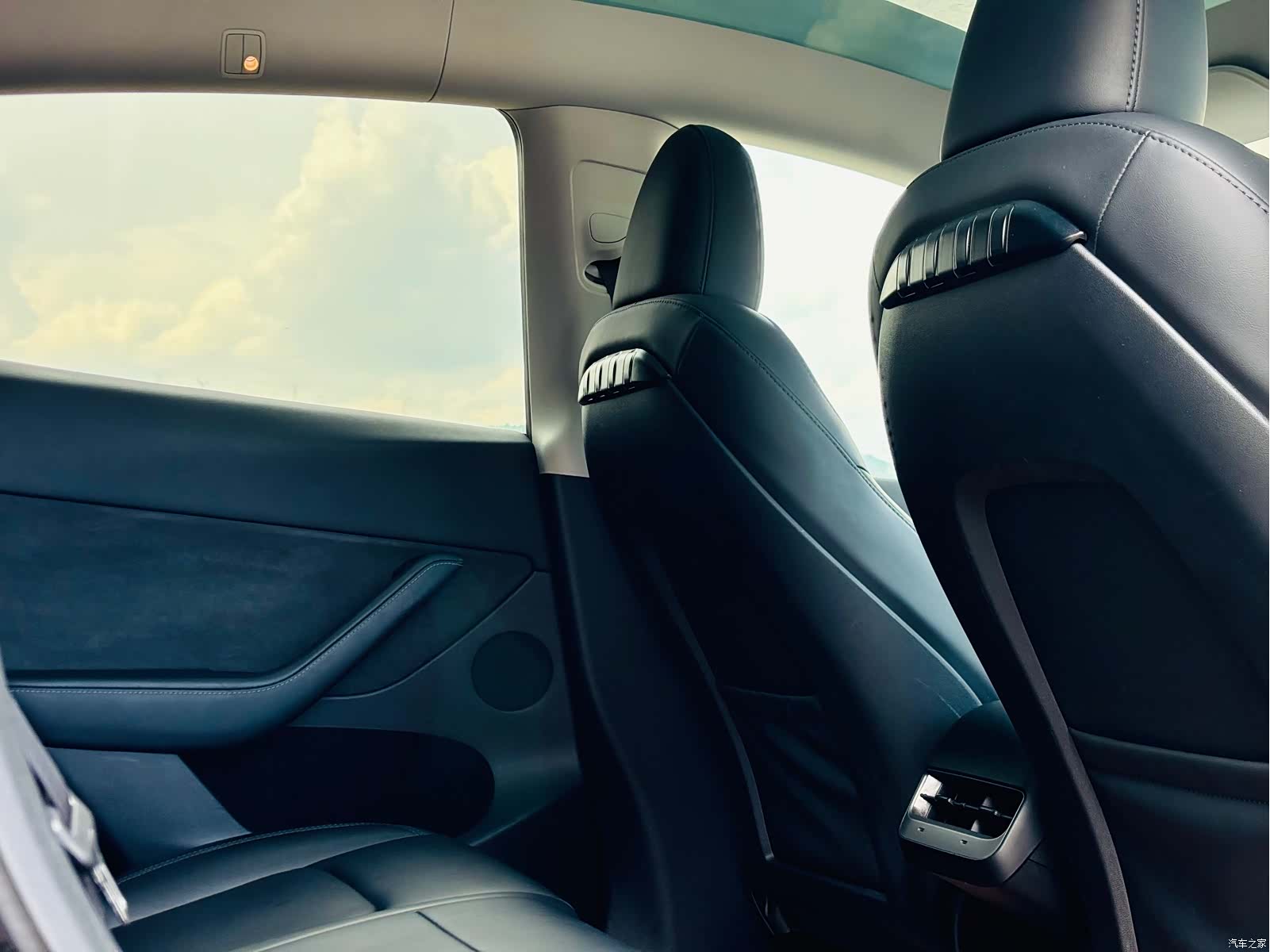 Tesla Model Y, 2024 15