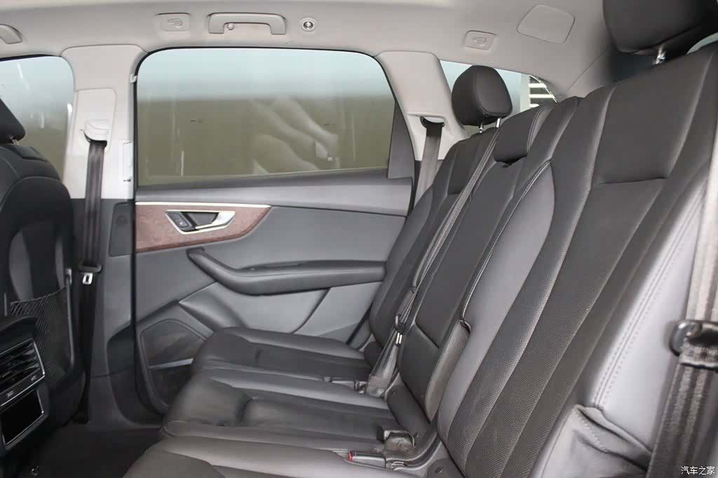 Audi Q7, 2023 9