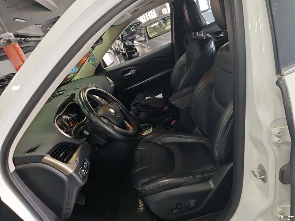 Jeep Cherokee, 2016 15