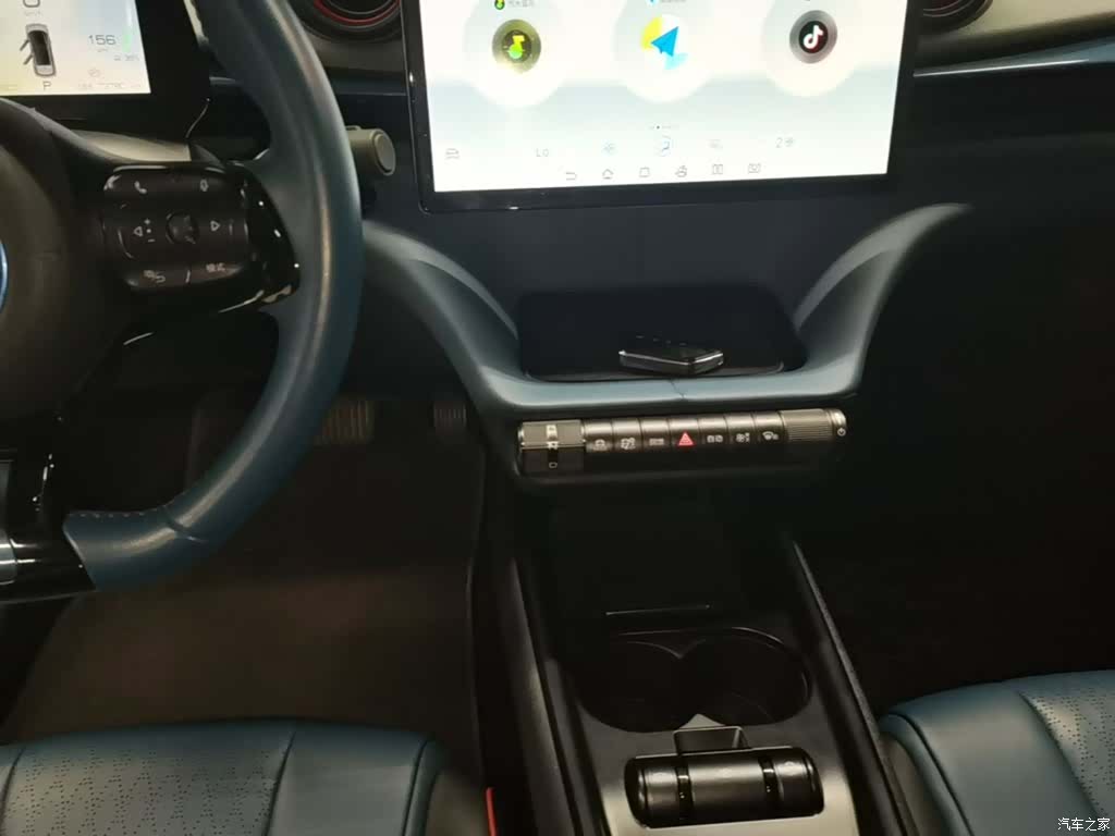 BYD Dolphin, 2022 14