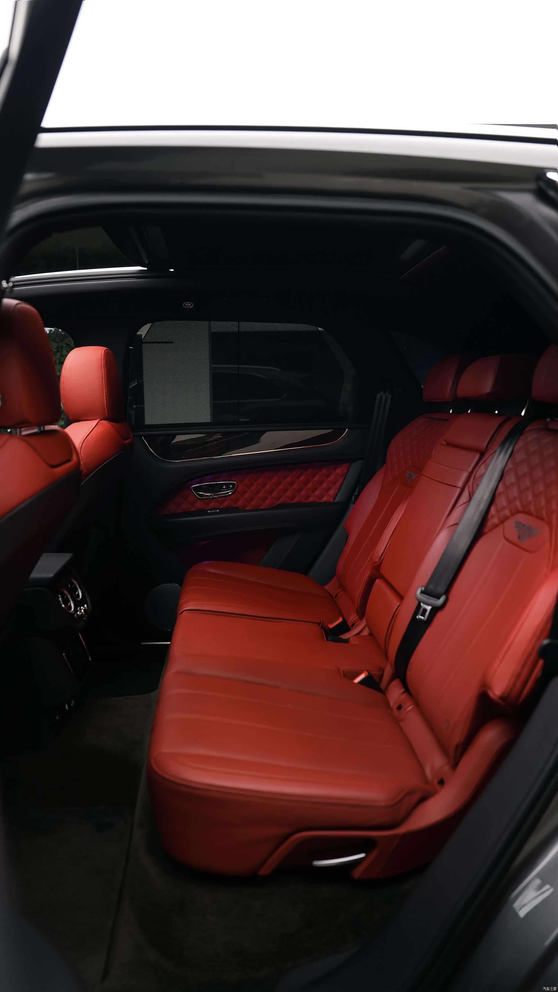 Bentley Bentayga, 2021 9