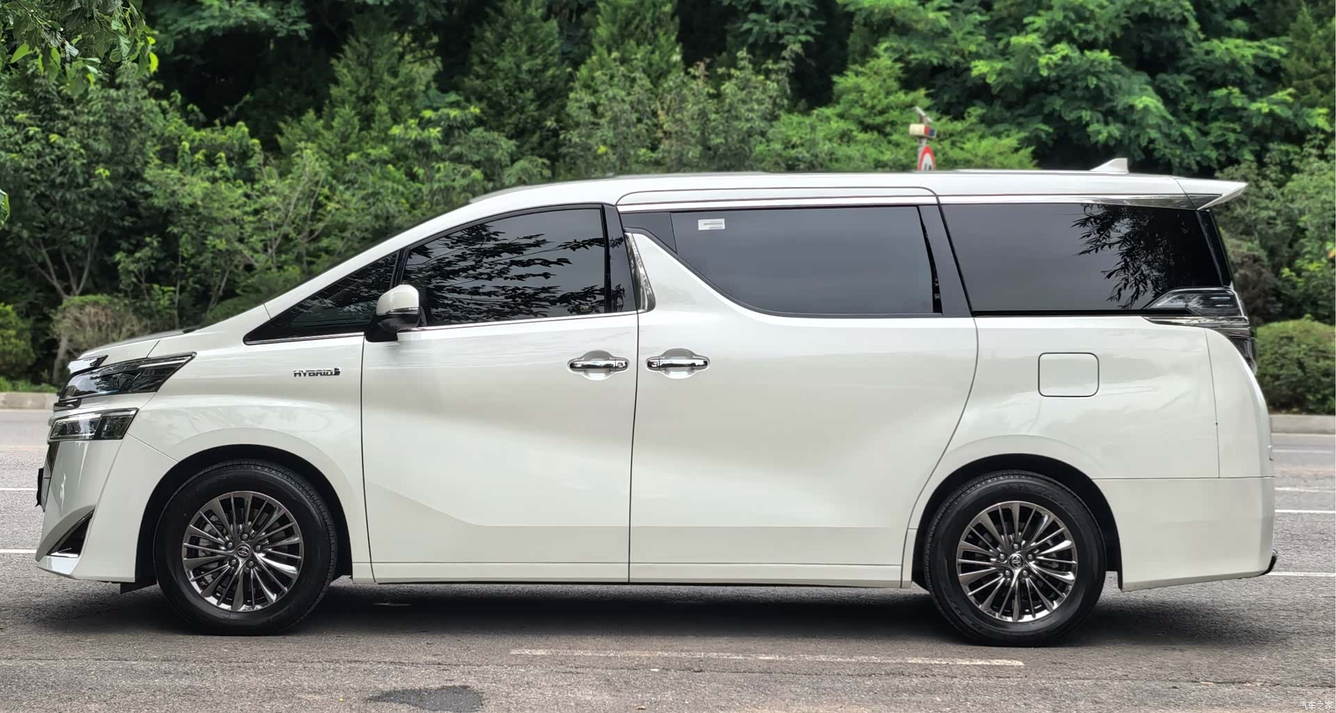 Toyota Vellfire, 2021 4