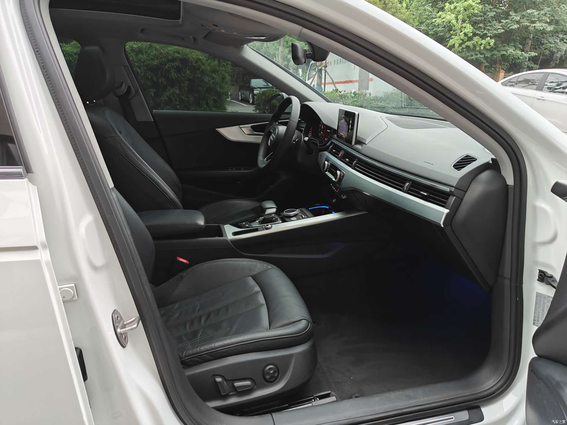 Audi A4L, 2019 9