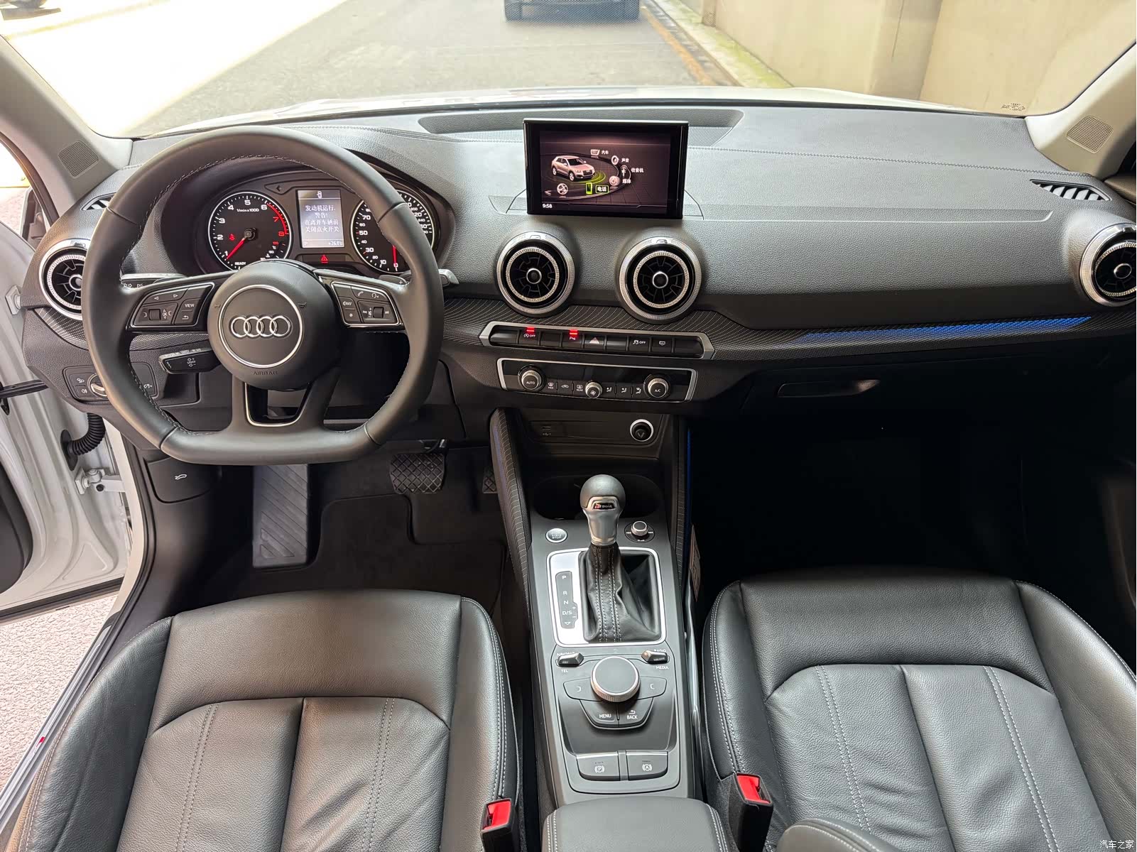 Audi Q2L, 2023 8